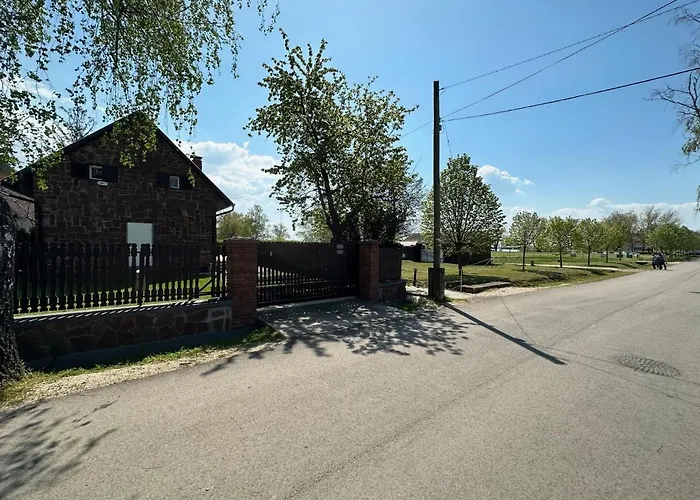 Дом отдыха Hangulatos Balaton Parti Nyaralo Ревфюлёп